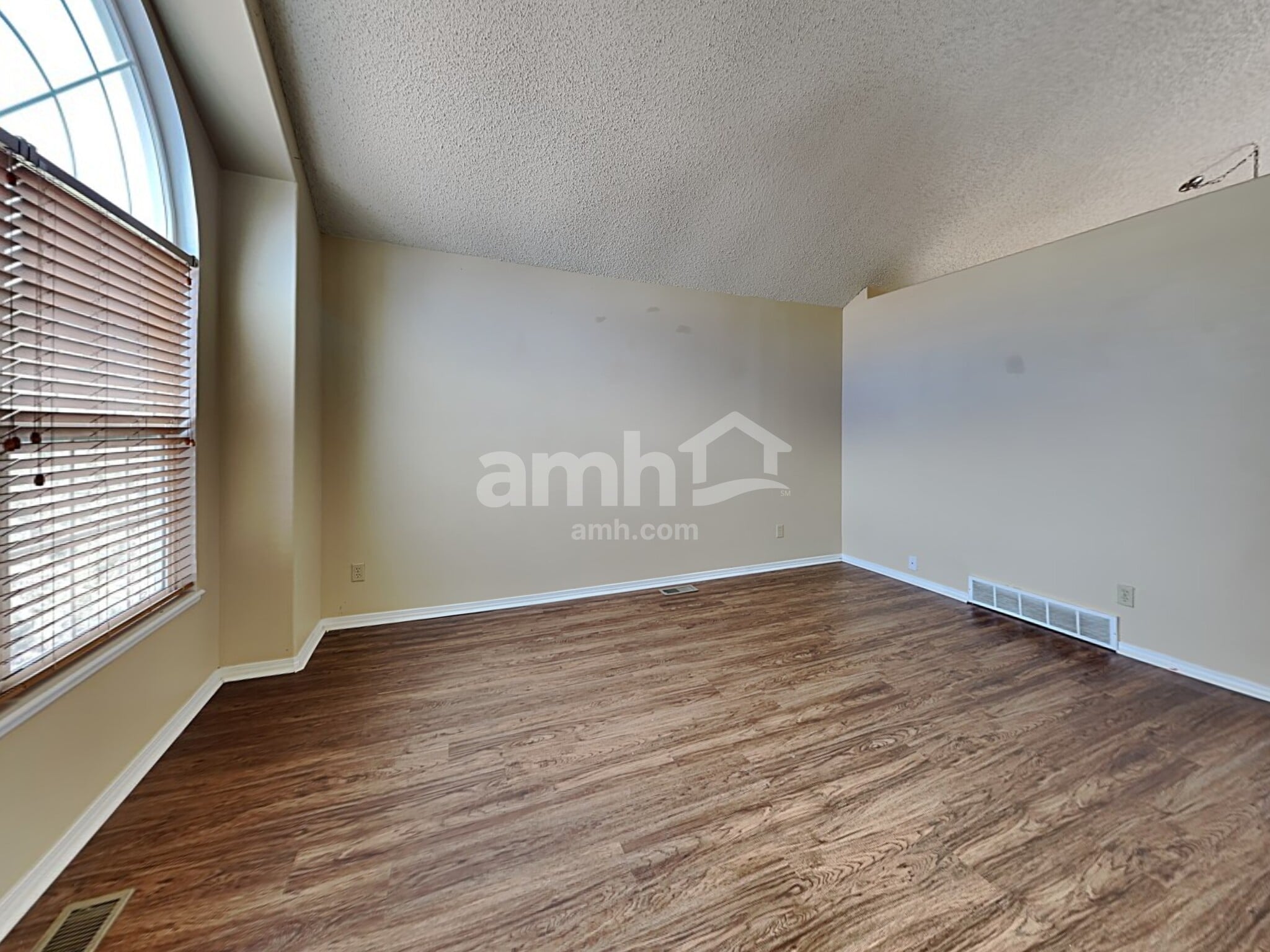 Building Photo - 2211 Pinyon Jay Dr
