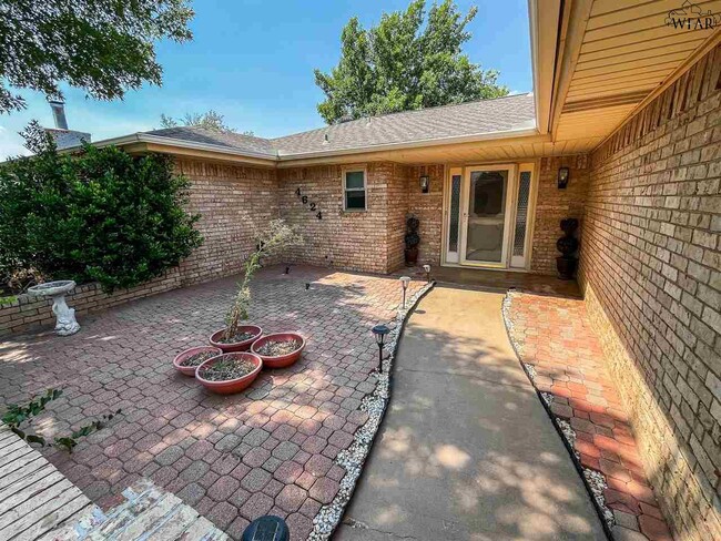 Building Photo - 4624 Trailwood Dr