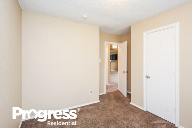 Building Photo - 7817 Clairmont Ave