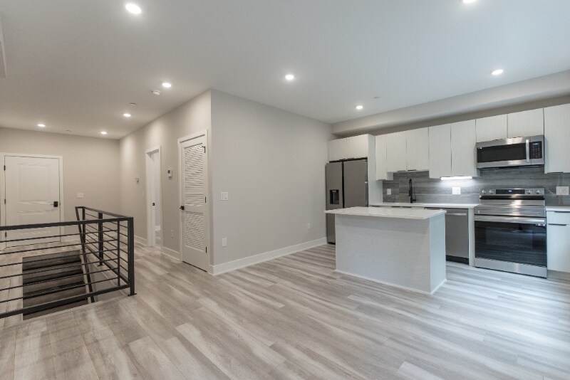 Building Photo - 665 N 35th St