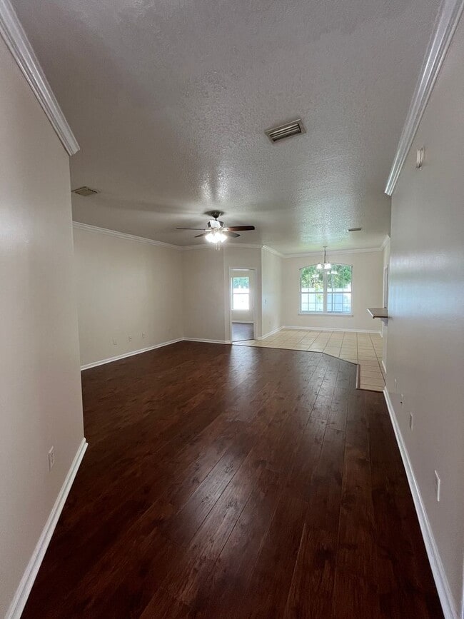 Building Photo - 204 Royal Palms Ave