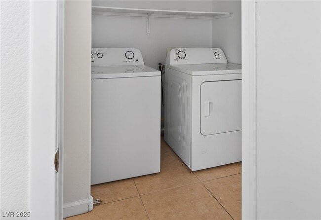 Building Photo - 7820 Strong Water Ct