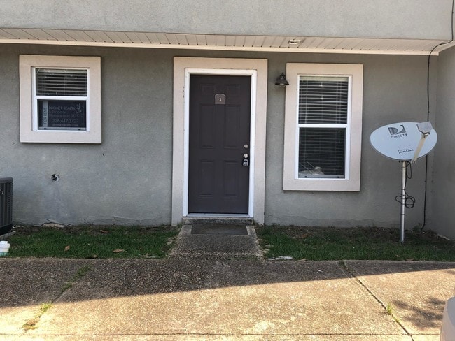 Building Photo - 1625 Martin Bluff Rd