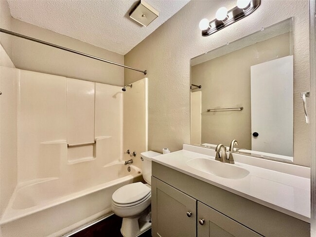 Building Photo - 3047 Olympia Dr