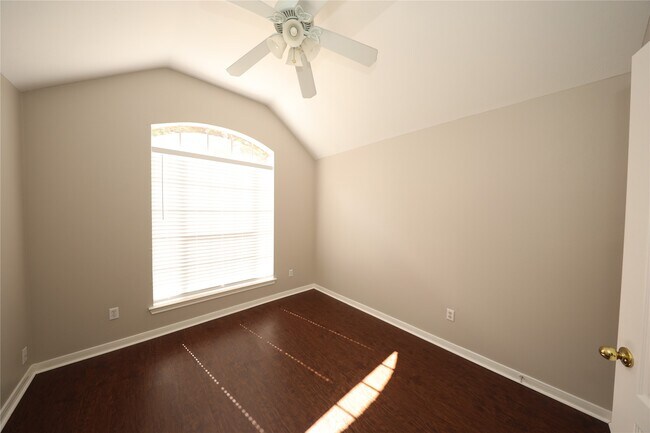 Building Photo - 5539 Mountain Forest Dr