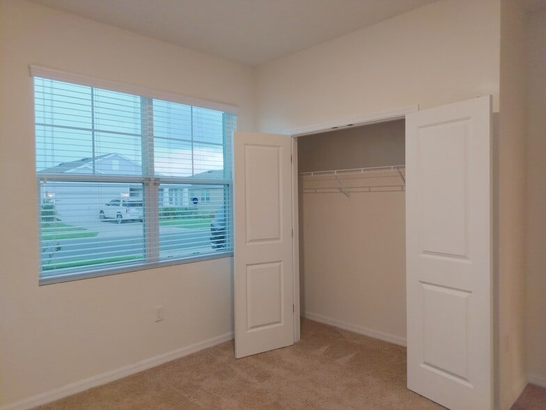 Building Photo - 5240 Sunshine Dr