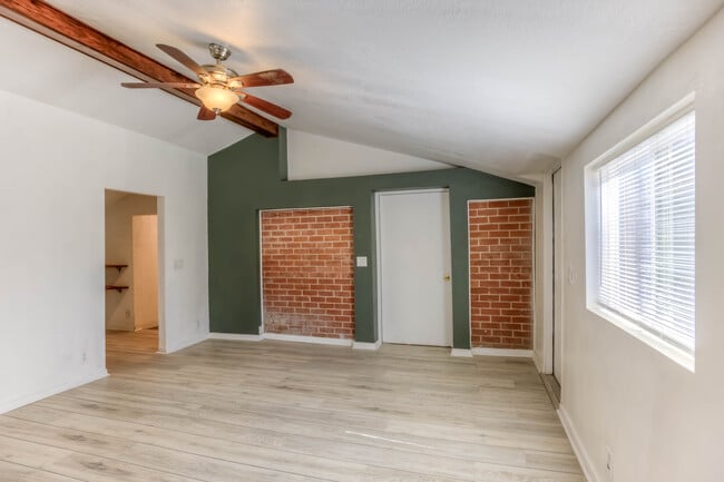 Building Photo - 2555 E Fort Lowell Rd