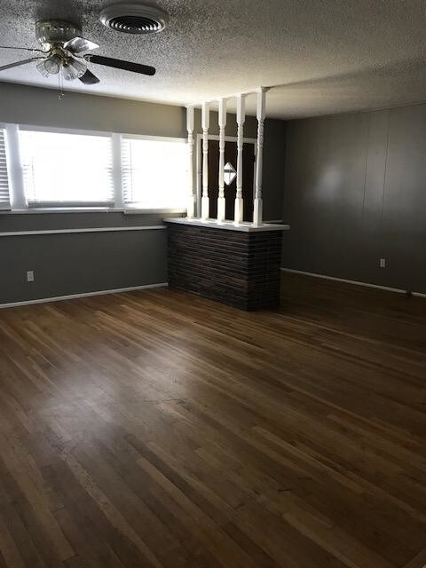 Building Photo - 2827 Lloyd Dr