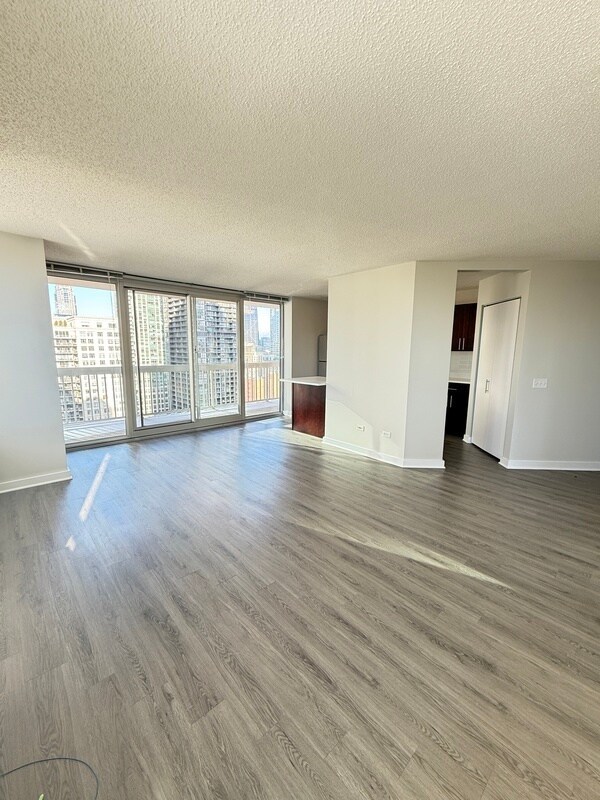 Building Photo - 601 N State St