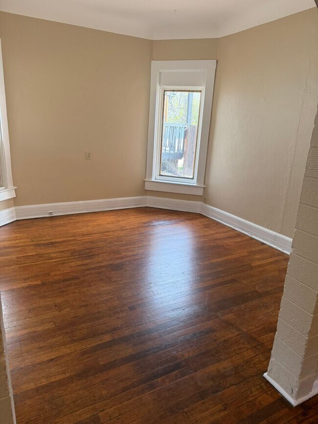 Building Photo - Charming 3 Bedroom Ranch Home for Rent in the Heart of Colorado Springs