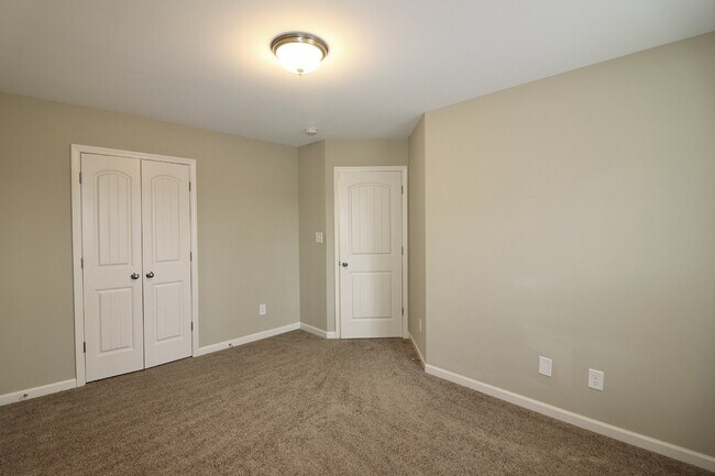 Building Photo - Spacious 4-Bedroom Home with Fireplace in Fayetteville, NC - A Must-See Rental Property!