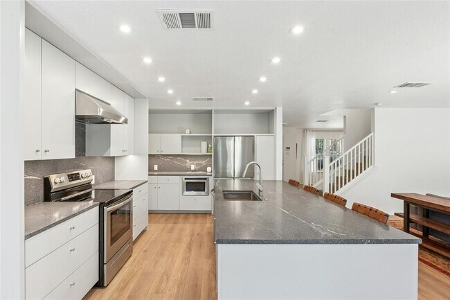 Building Photo - 11208 Midbury Ct