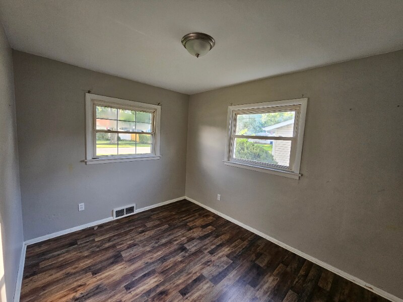 Building Photo - 1467 Broadlawns Ln