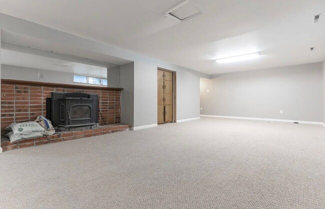 Building Photo - Charming 5 Bedroom/3 Bathroom Home with Large Finished Basement in Catonsville, MD!