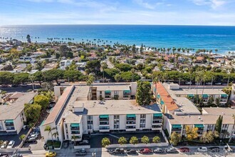 Building Photo - 6455 La Jolla Blvd