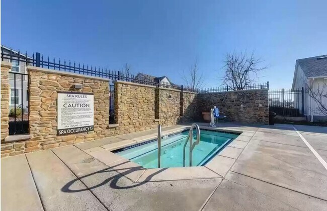 Building Photo - Nice 1 Bed 1 Bath upstairs apartment in the Cannery Neighborhood