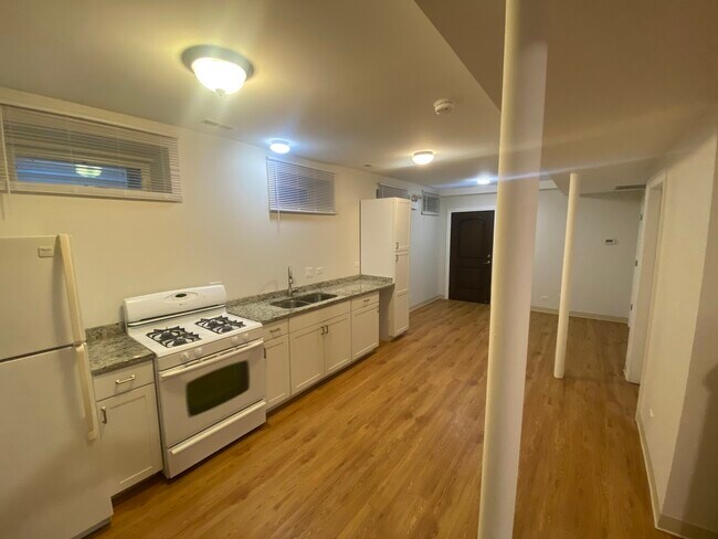 Building Photo - 1111 N Ashland Ave