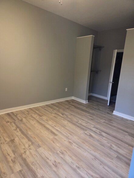 Building Photo - 1150 Vine St