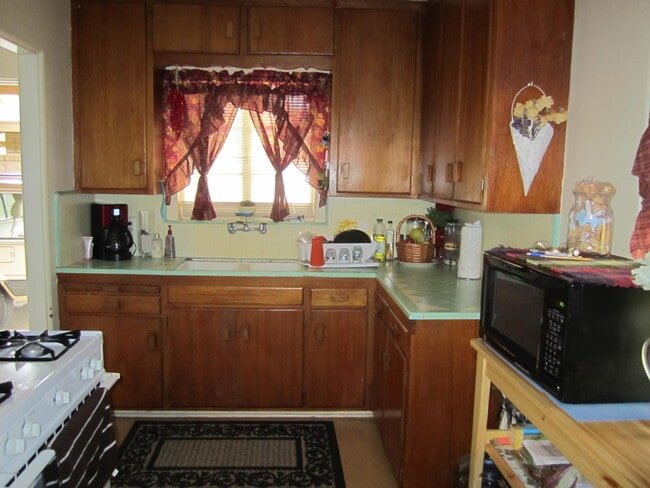 Building Photo - 1719 S El Camino Dr