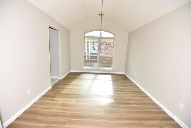Building Photo - 9944 Western Ridge Way