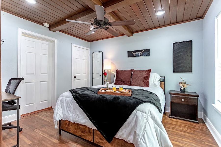 Building Photo - 3415 Shelby Ave