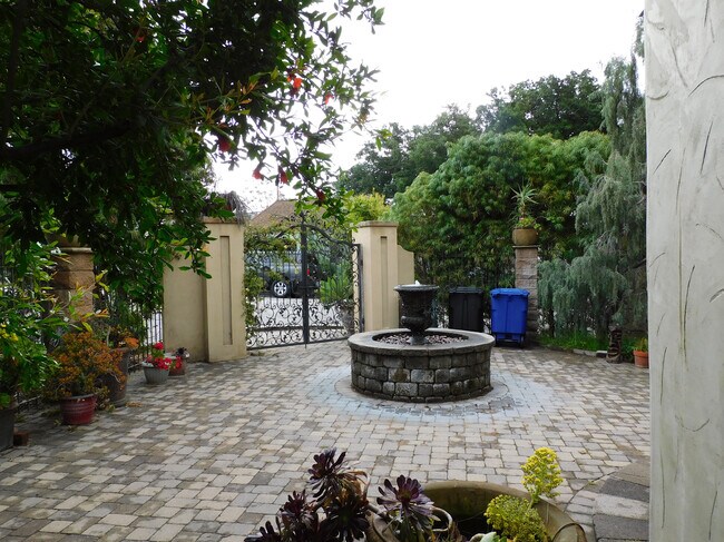 Building Photo - 56 La Venezia Ct