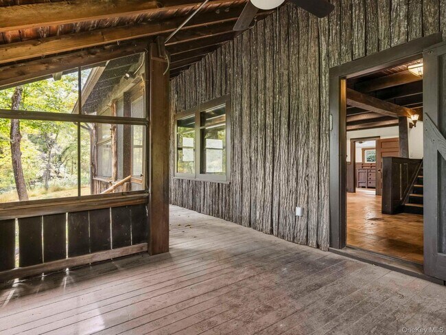 Building Photo - 5 Riverby Ln