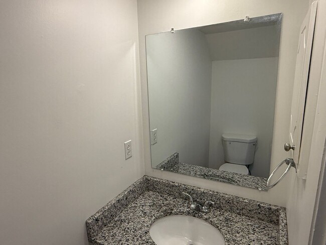 Building Photo - 4605 Hedgemore Dr