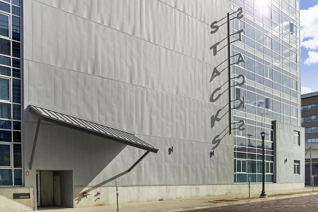 Building Photo - 345 N 6th Ave