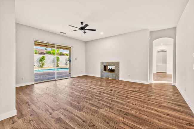 Building Photo - 6 Queens Ct