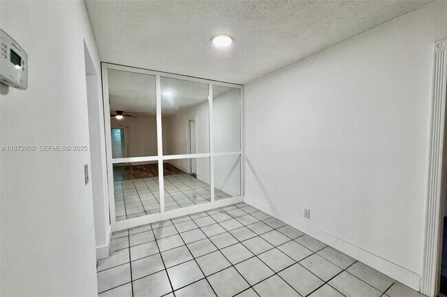 Building Photo - 805 SW 30th St