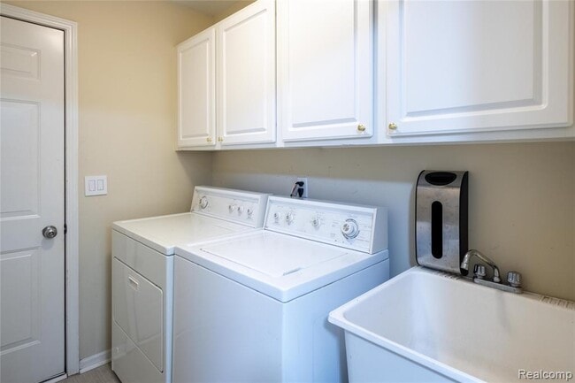 Building Photo - 41063 Millbrook Dr