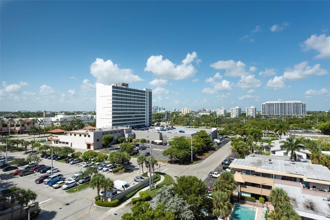 Building Photo - 2555 NE 11th St