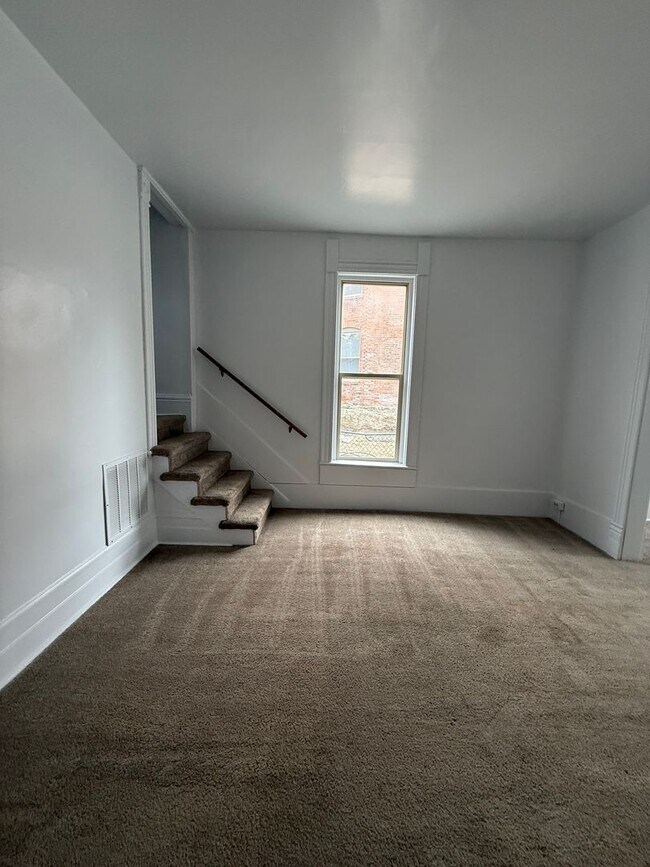 Building Photo - 227-229 S Washington