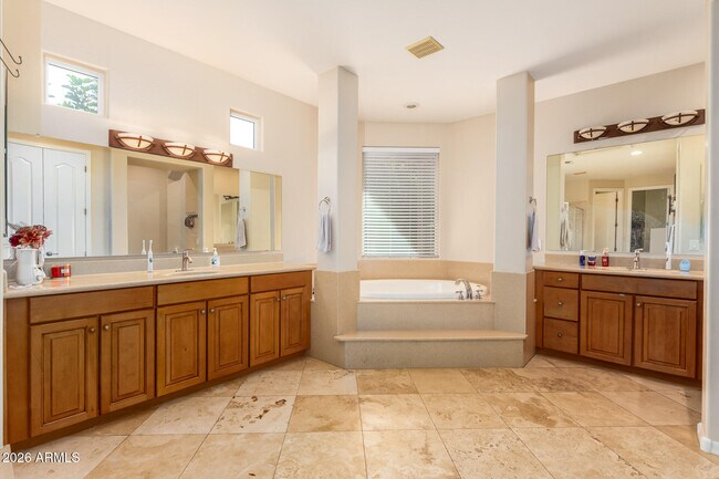 Building Photo - 423 E Mead Dr