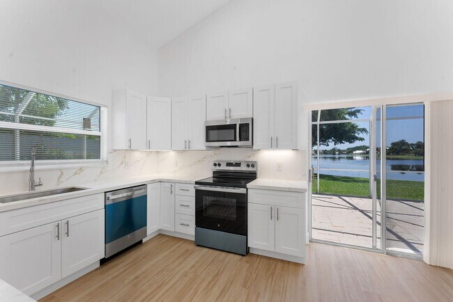 Building Photo - 897 Dickens Pl