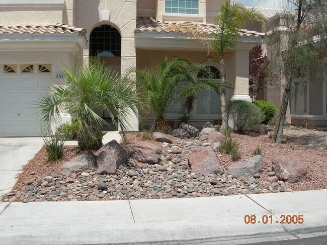 Building Photo - 5 BDR/ 4.5 BTH, Triple Master Home includi...