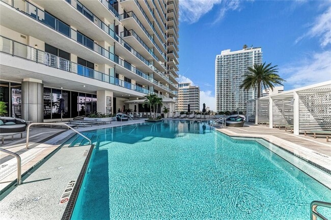 Building Photo - 275 1st Ave S