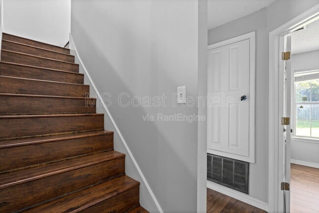 Building Photo - 12206 Breezeway Cir