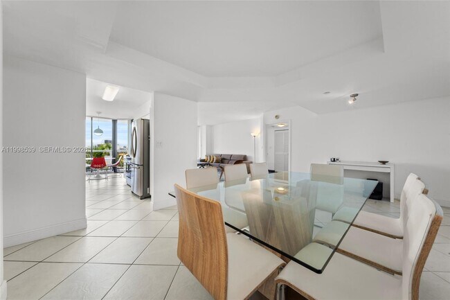 Building Photo - 3598 Yacht Club Dr