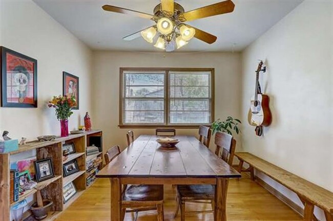 Building Photo - Charming Bi-Level Home in Sunset Village -...