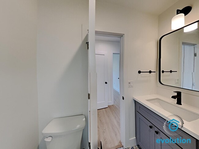 Building Photo - 3831-3835 Third Avenue - 3835 Third Ave Apt 1