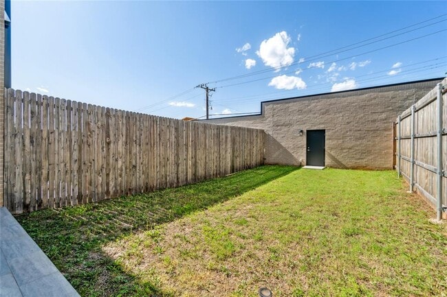 Building Photo - 821 NW 8th St