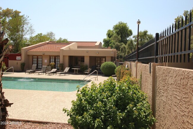 Building Photo - 3119 W Cochise Dr