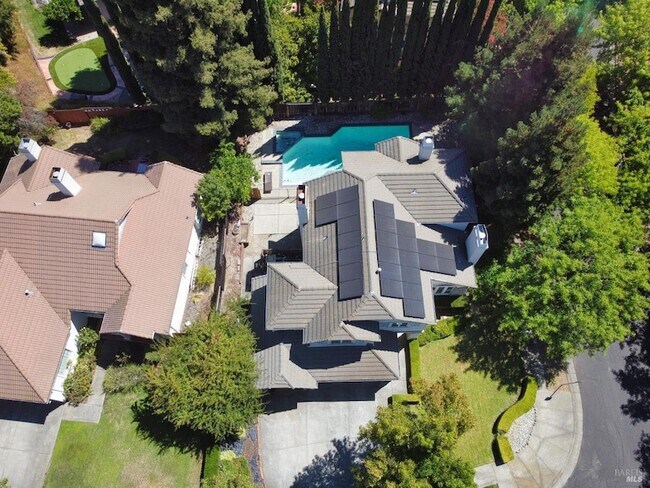 Building Photo - 3500 Crownridge Dr