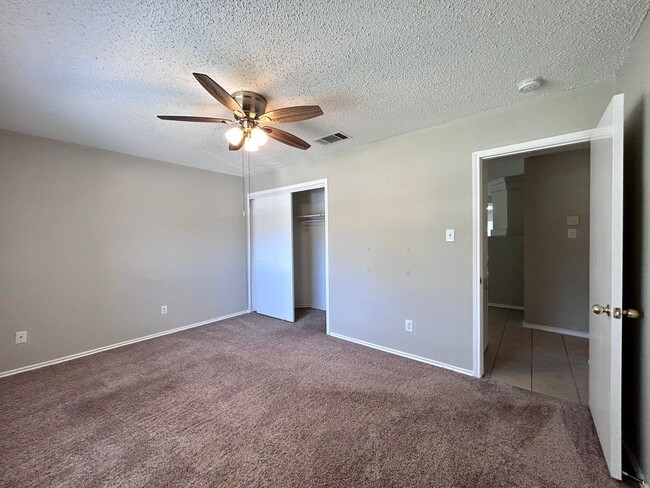 Building Photo - 3647 Bass Loop