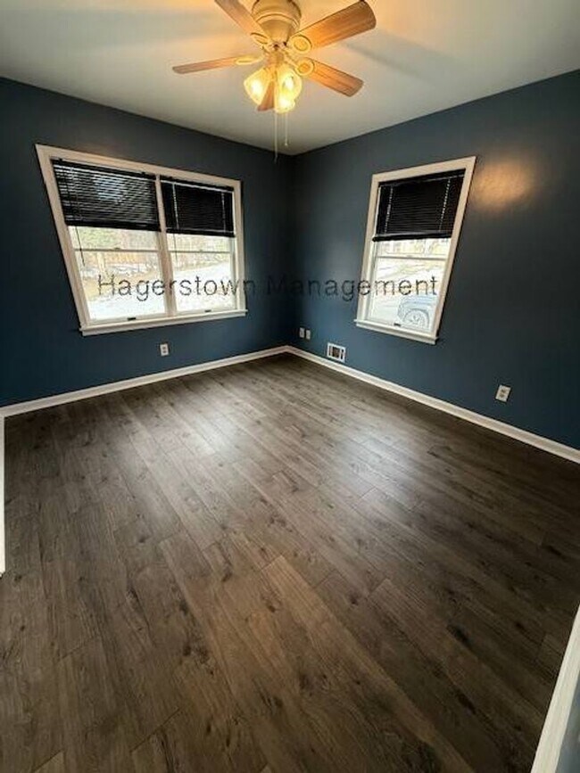 Building Photo - 528 Virginia Ave