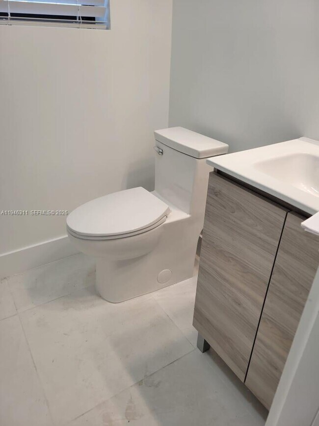 Building Photo - 1735 Calais Dr