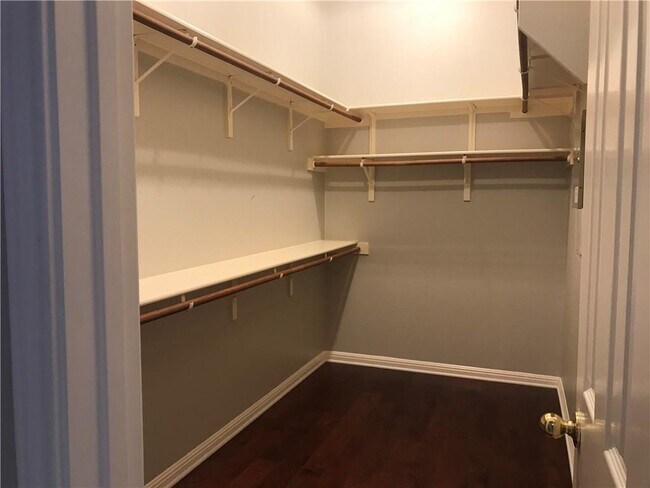 Building Photo - 3003 Cashell Wood Dr