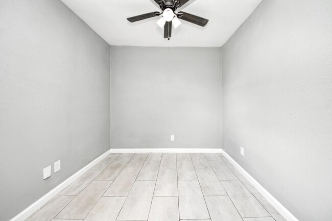 Building Photo - 7919 Brays St